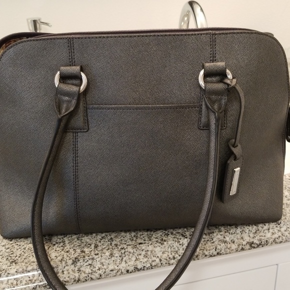 Tignanello Handbags - Tignanello purse/hand bag